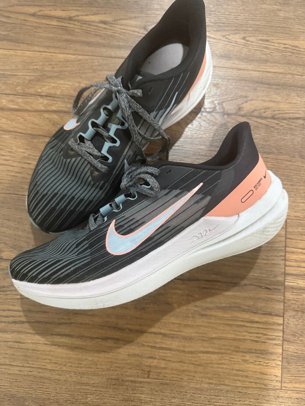 NIKE Winflow Sneakers